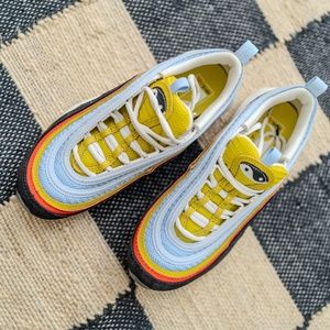 Set to Rise Nike shoes